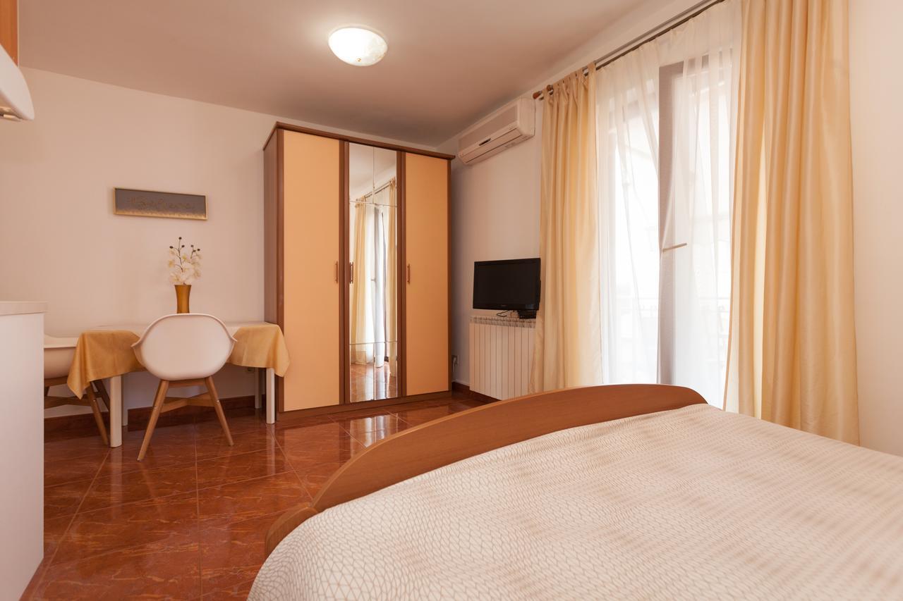 Apartments Alice Rovinj Exterior photo